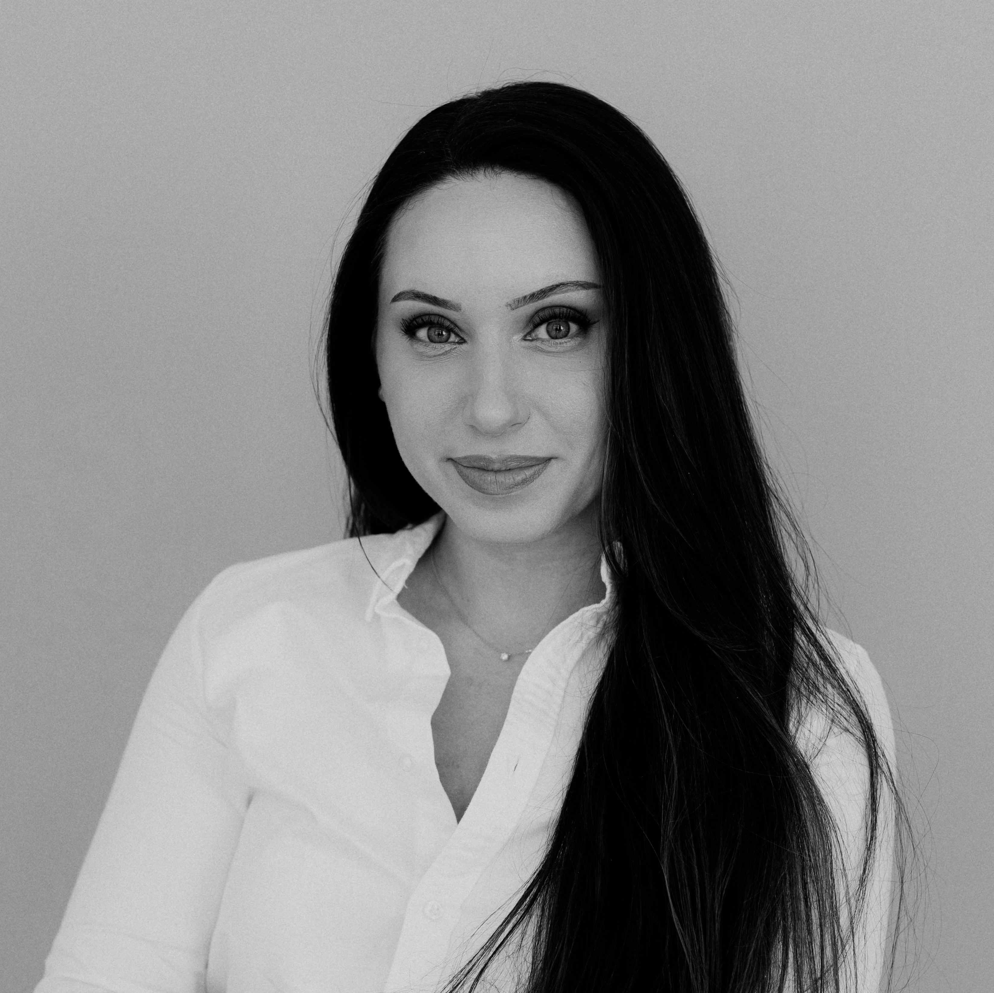 Oficiální fotografie Ing. Lucie Nádvorník, MBA